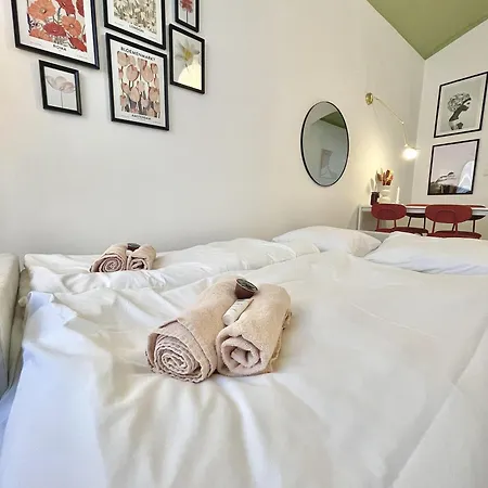 Cozy, Natural Ground Base Apartment, Prague
