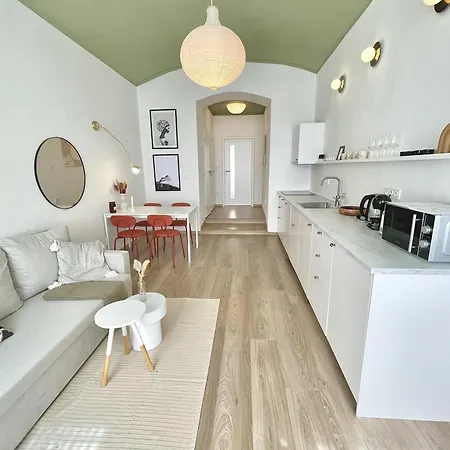 דירה Rentero Natural Ground Base Apartment, פראג