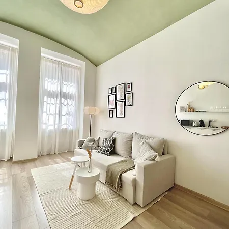 Cozy, Natural Ground Base Apartment, Apartament