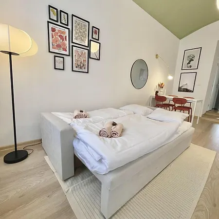 Rentero Natural Ground Base Apartment, 布拉格